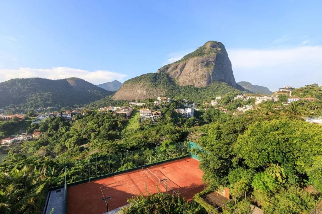 A Pedra da Gávea vista da casa, Joá, Rio de Janeiro