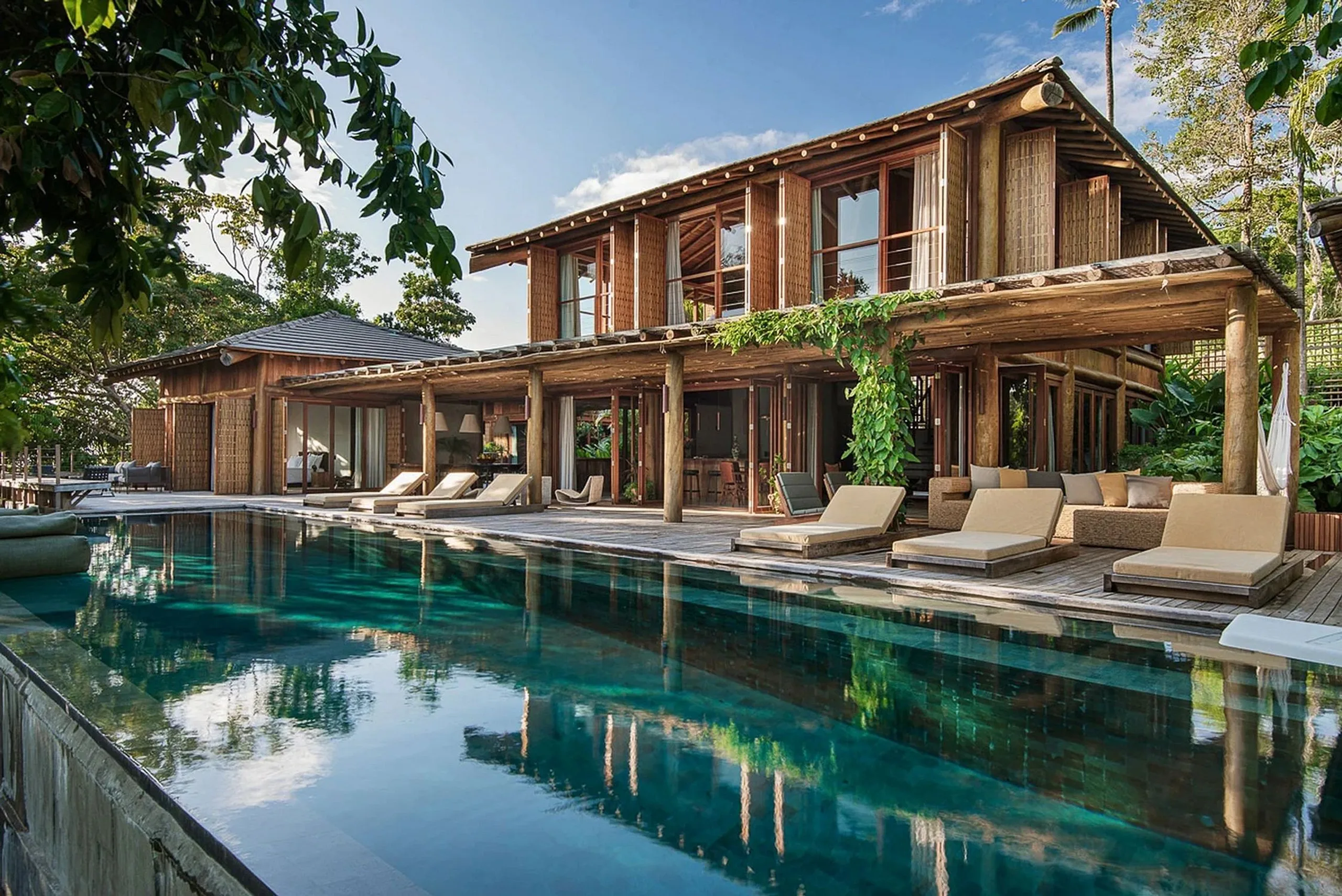 Casa de madeira com piscina longa, Itacaré, Bahia