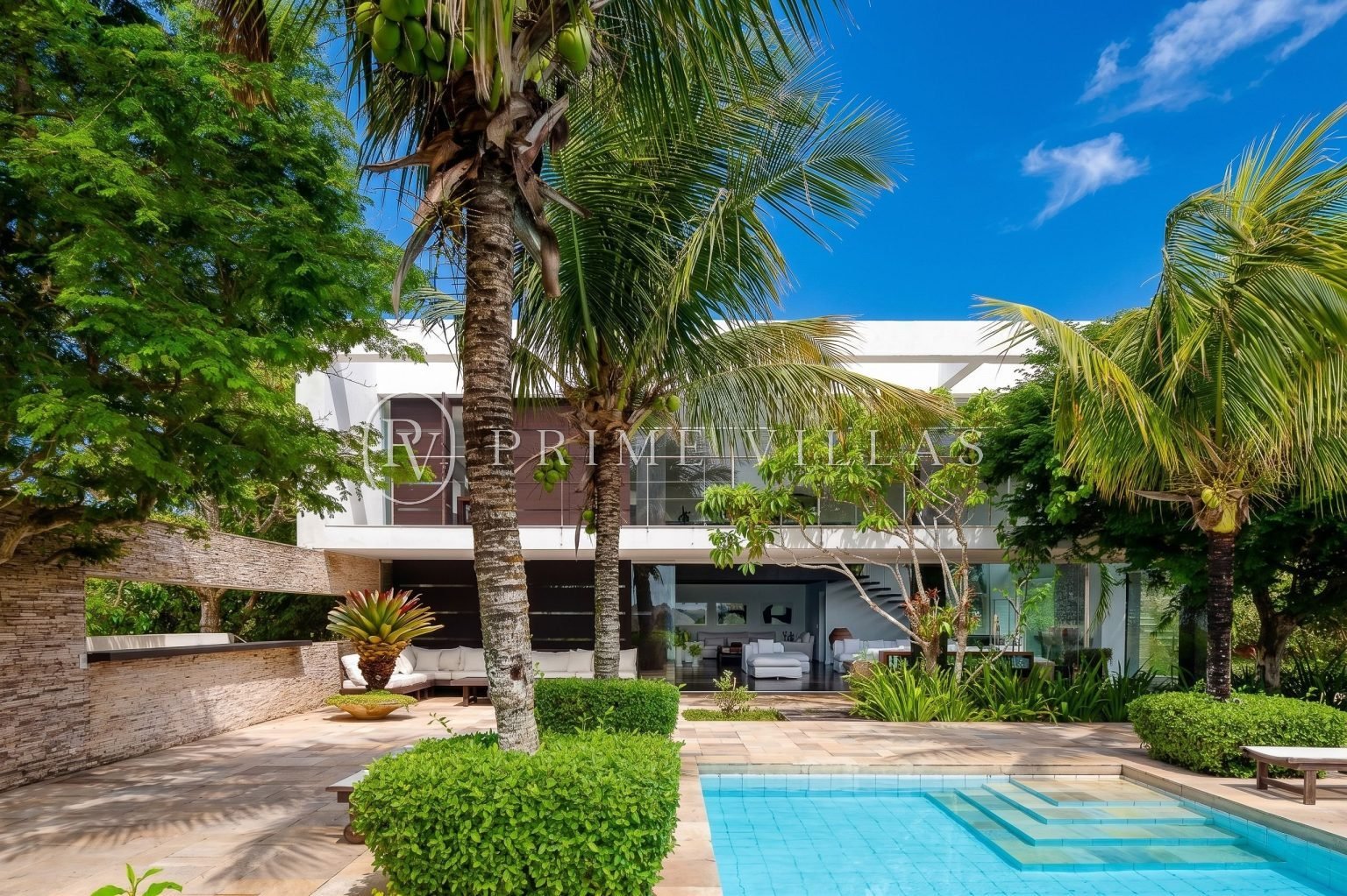 Luxuosa mansão de 5 quartos em Buzios