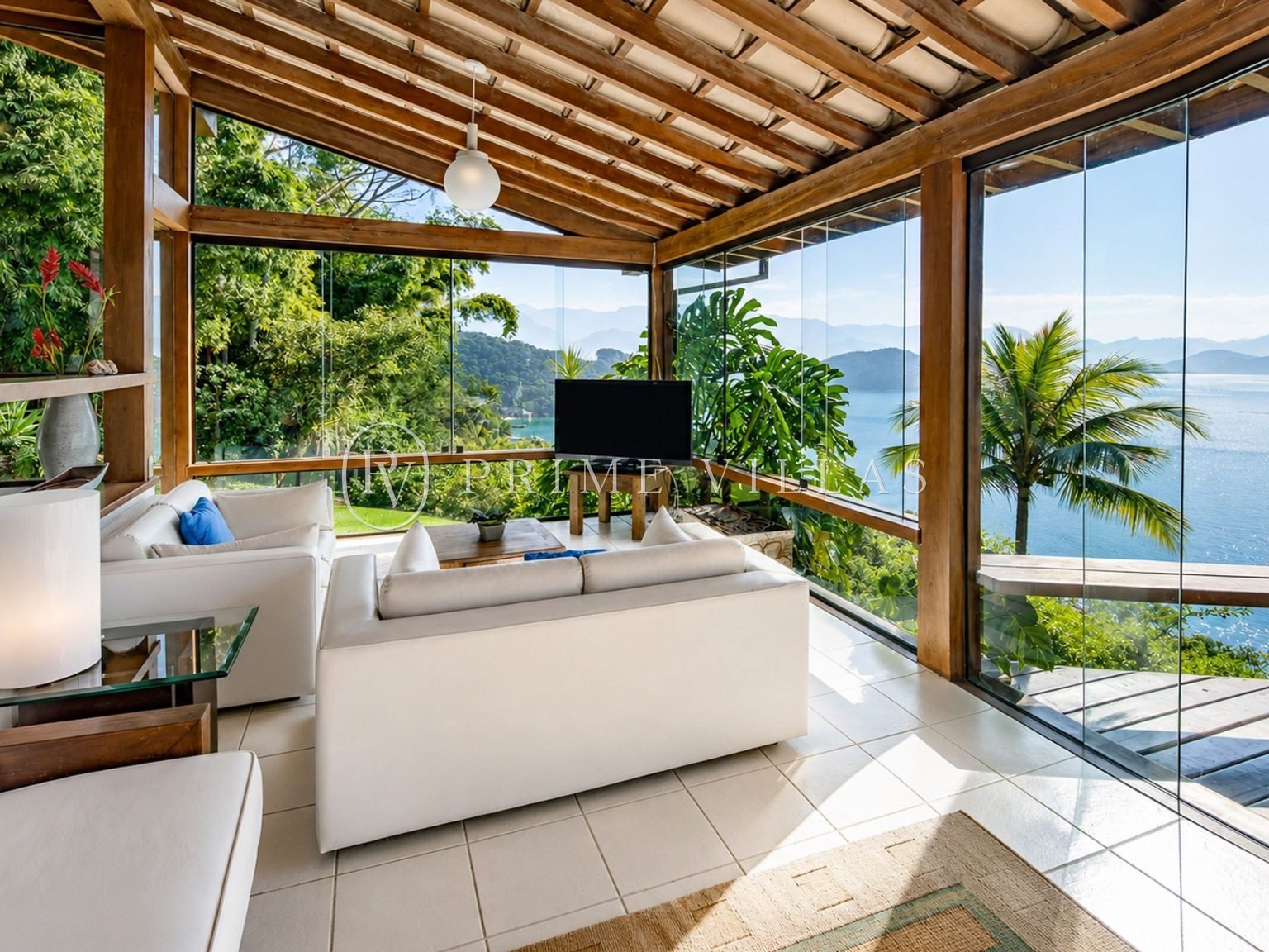 Casa no topo da colina em Angra dos Reis